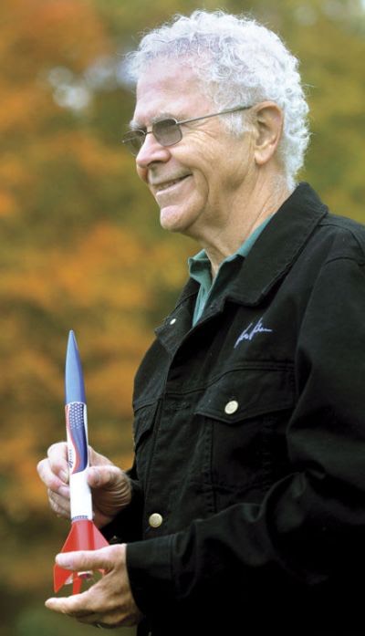 名人诞辰:美国nasa的宇航技術師和作家一一霍默·希卡姆