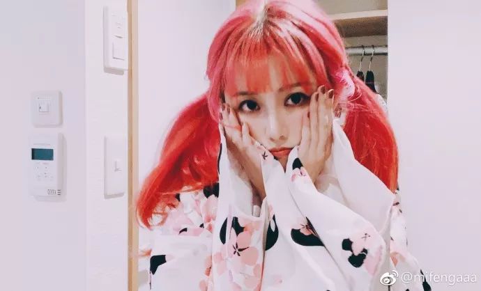 韦神女朋友蜜蜂仔穿和服诱惑十足 网友大呼:高德伟我要绿了你!