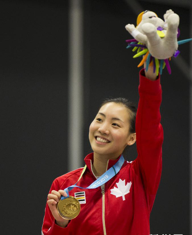 华裔美女羽毛球运动员为加拿大创纪录,曾与查尔斯王子切磋球技