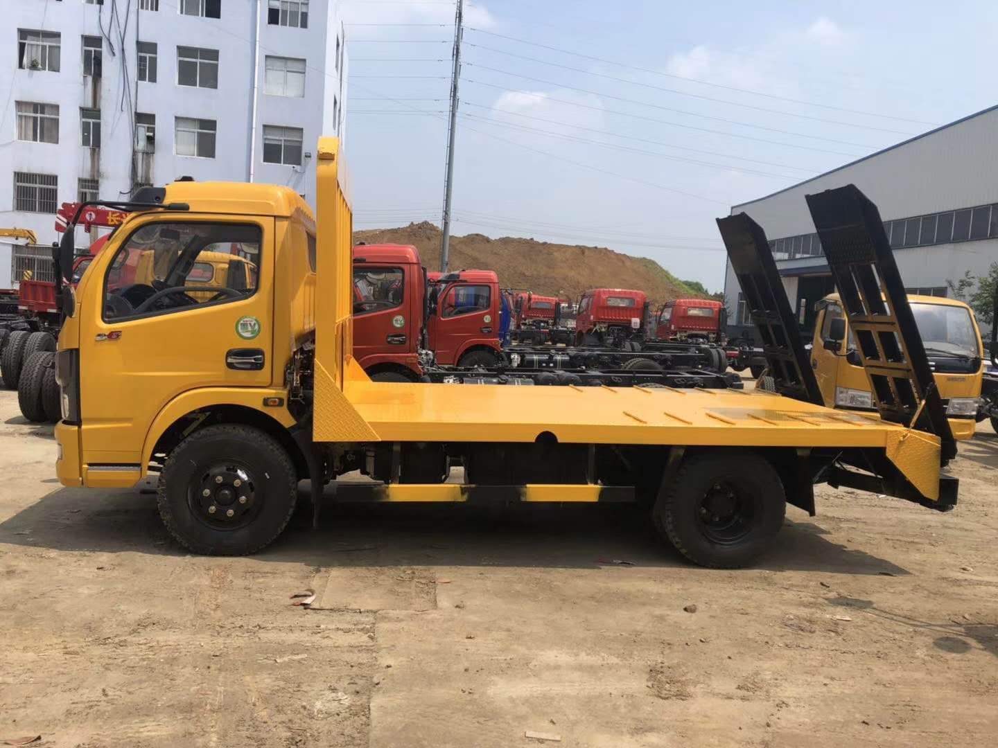 东风多利卡2018新款蓝牌平板运输车