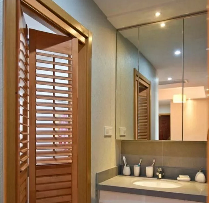 卫生间透气折叠门