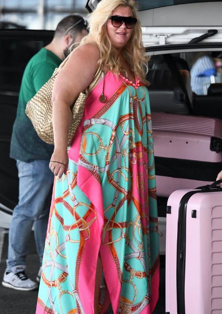 英国的冰上真人秀节目《dancing on ice》就请来了女星gemma collins