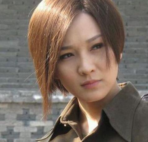 陈亦然冷月图片十分干练,两版冷月的演技谁占优