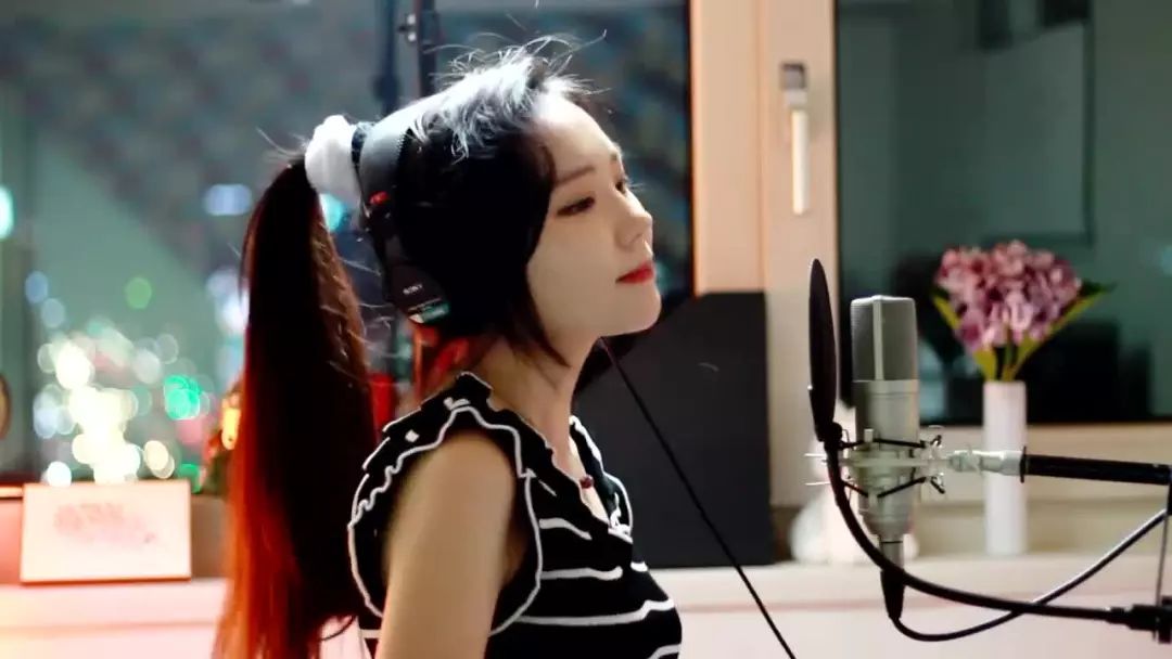 第1563首 韩国侧颜美女金贞花翻唱赛琳娜戈麦斯歌曲《狼群》