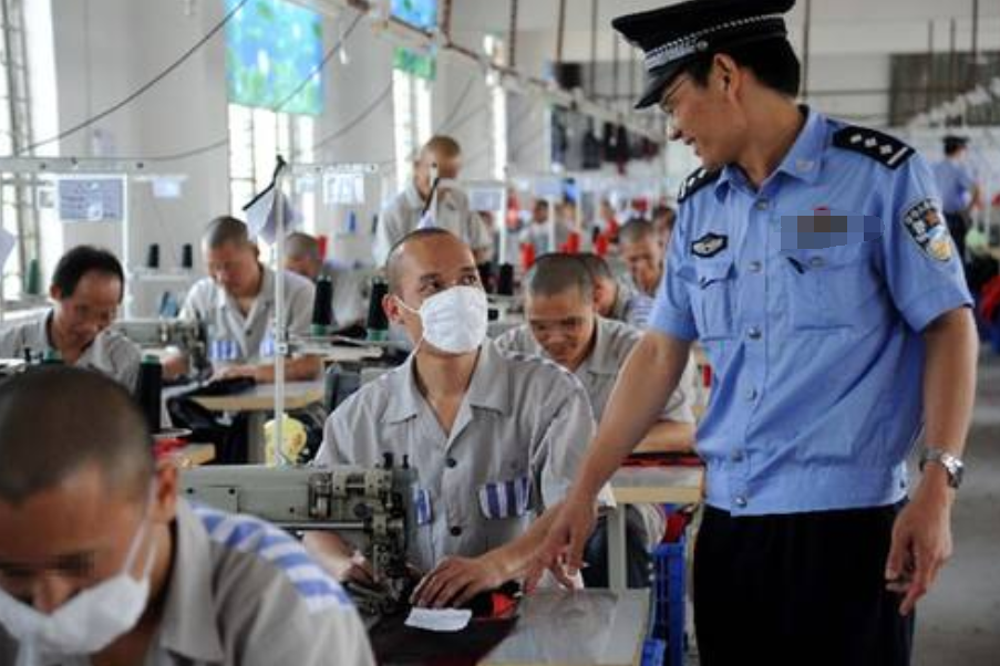 监狱服刑犯人得了重病后,其家人不愿治疗,监狱会"帮忙"吗?