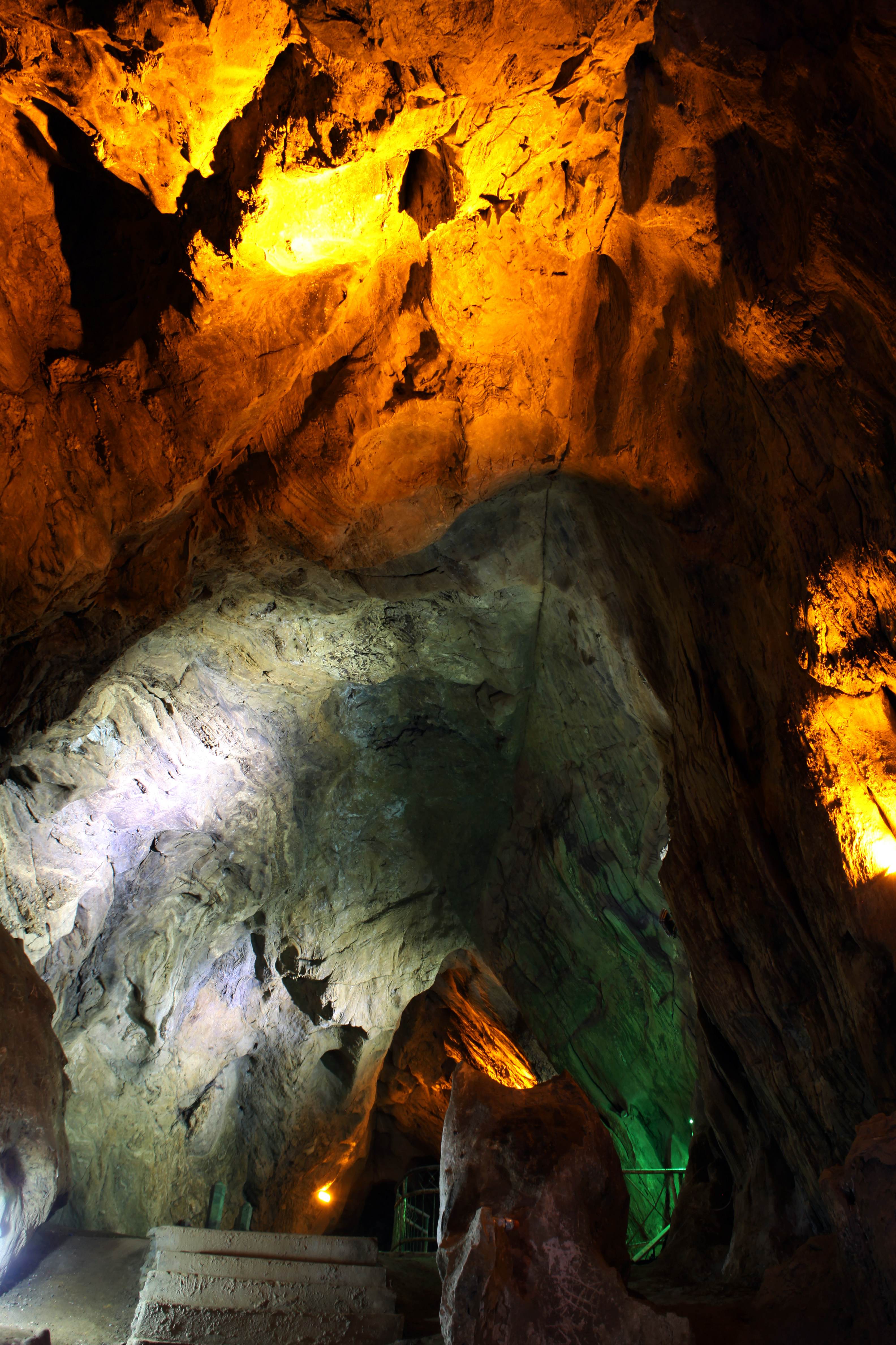 十年前的蓝田溶洞图片,aps画幅相机拍摄,宽容度较差