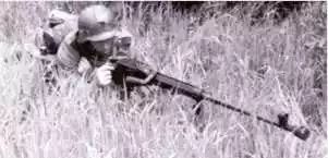 二战期间纳粹步兵装甲杀手的开山之作,pzb38反坦克步枪!