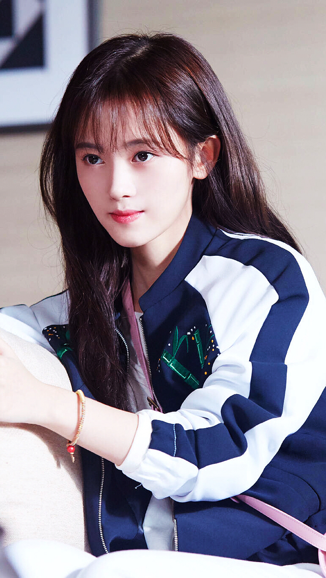 鞠婧祎宋茶茶清纯壁纸,这扑面而来的青春气息!