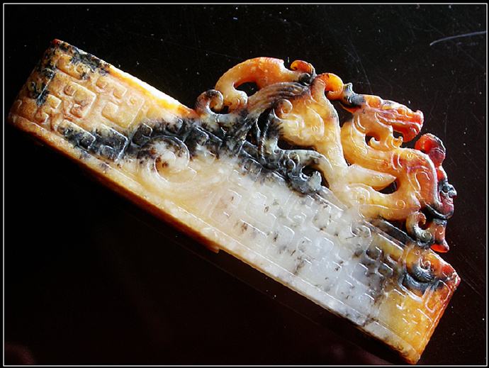 汉代玉剑饰是最具有代表性的玉器,有身份的人作为相互馈赠的礼物