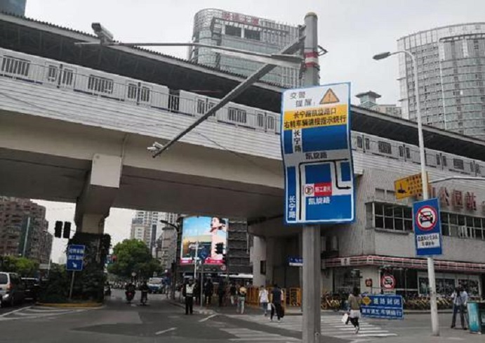 上海中山公园地铁站的连廊建设完成:地下通道和2号口还在施工