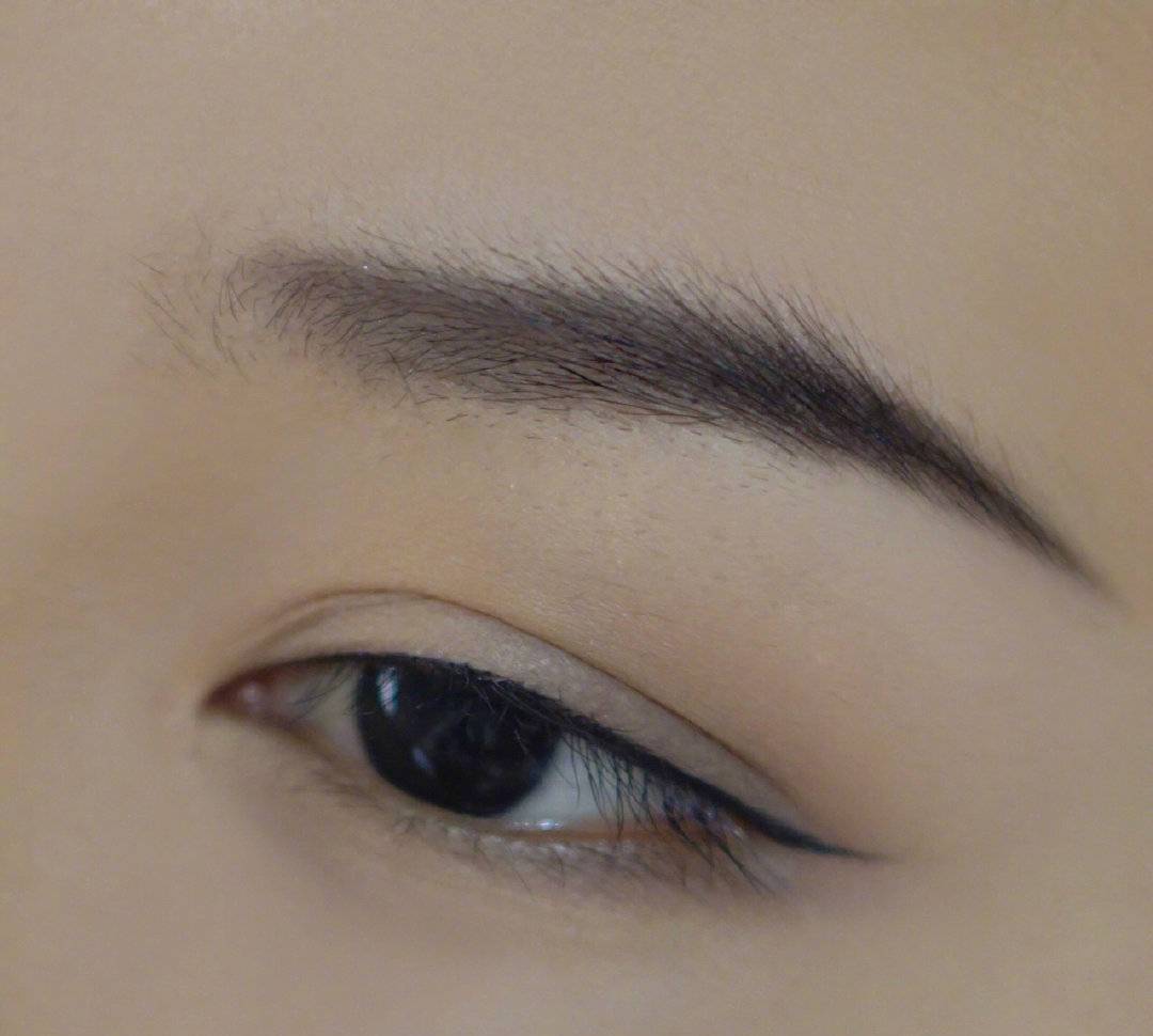 拯救不了张雨绮的人设,至少可以学学张雨绮的眉形!