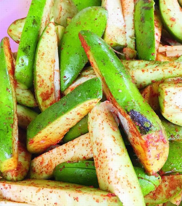 在农村遇到这种芒果酸野我从来不会还价,而且家里也可以自己做