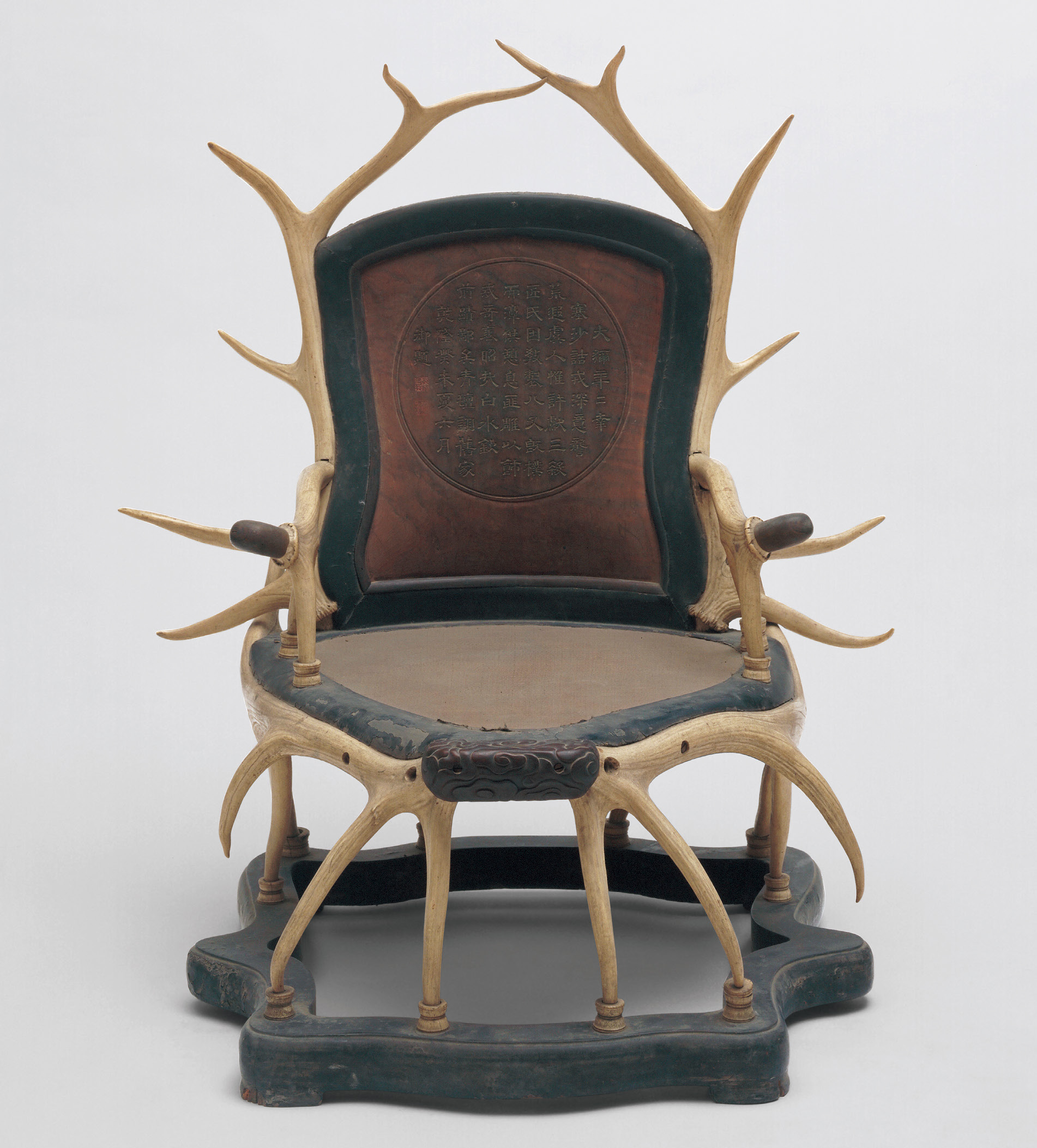 乾隆为何不敢坐在鹿角椅上?