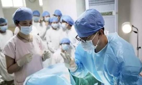 "都怪你生不出来",宝宝脸上留下"产钳印"