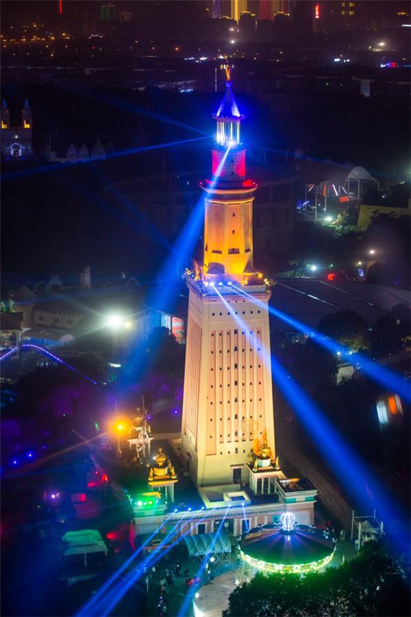 长沙世界之窗上演360度跨年灯光秀,数万人零点倒数迎2020年