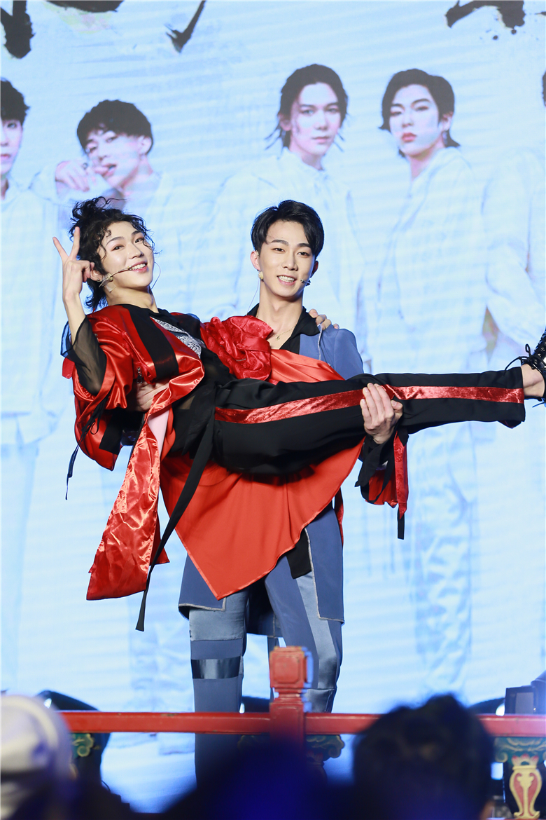 苏尔,林亚冬,王艺龙,张达源,李东山,李明轩,杨博祎七位木及成员均来自