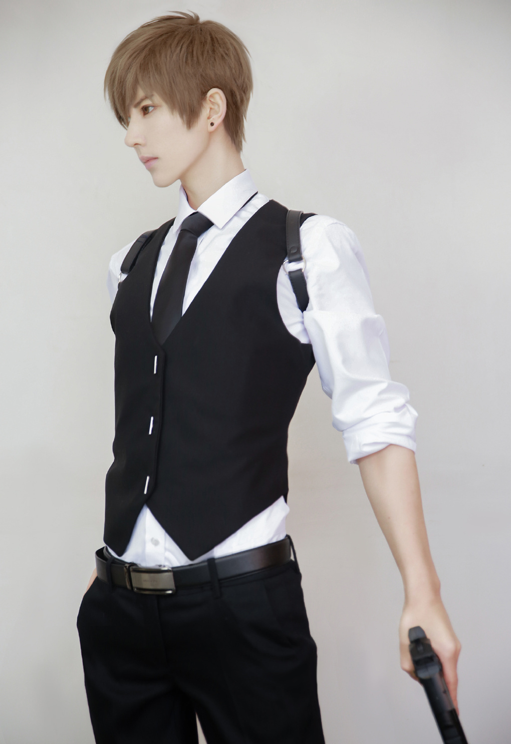 熊祁穿西装打领带,网友:这是我见过穿西装最帅的女孩!