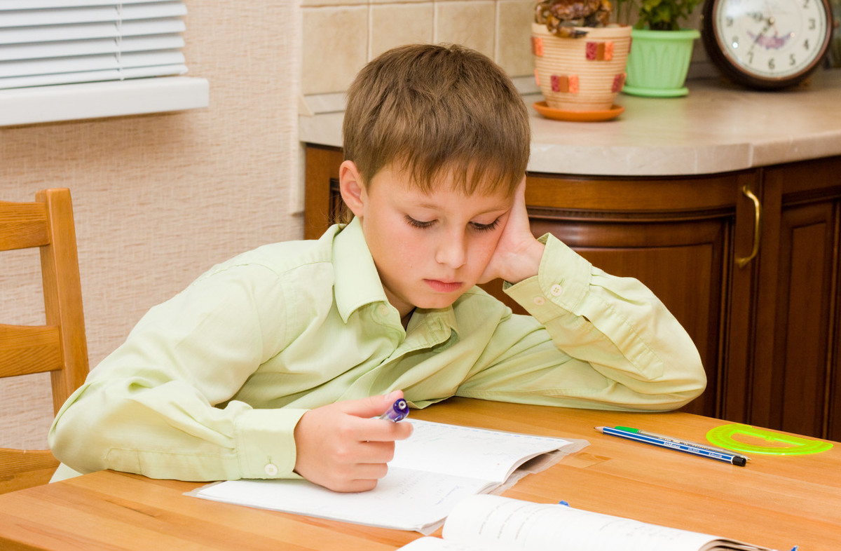 孩子一写作业就"犯困",聪明宝妈一招,让孩子爱上学习