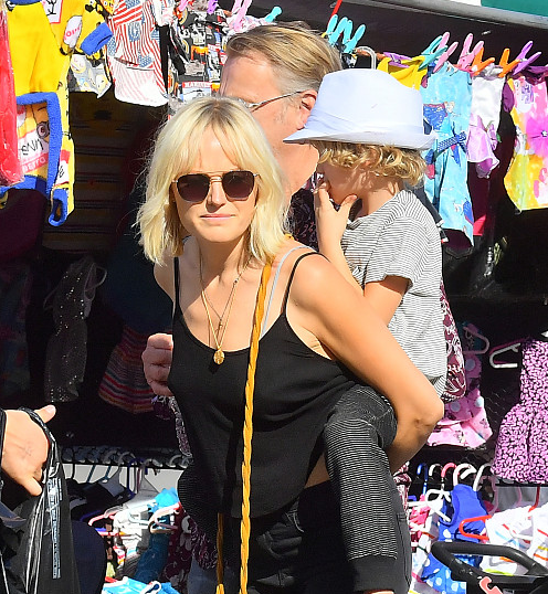 玛琳·阿克曼与老公轮流带娃欢乐多,唐纳利抱继子玩亲亲超有爱