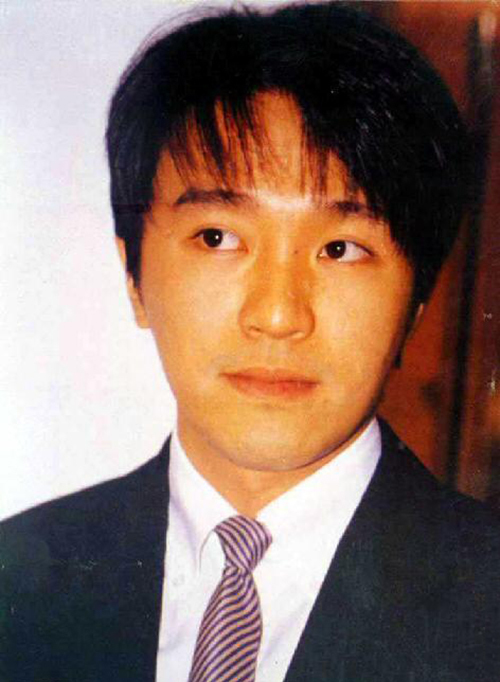 周星驰出道时的写真集! 那时候的星爷有点青涩 ,有多少人看过呢?