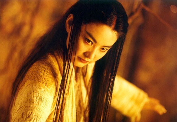 林青霞时光女神的青睐者,东方不败她最惊艳,小秀香肩美艳众生