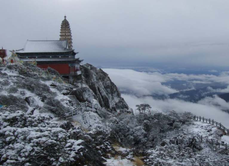 欣赏一组宾川鸡足山的图片,鸡足山的雪景风光.