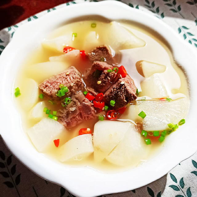 白萝卜炖牛肉,每次只炖一锅,根本都不够吃,1分钟学会