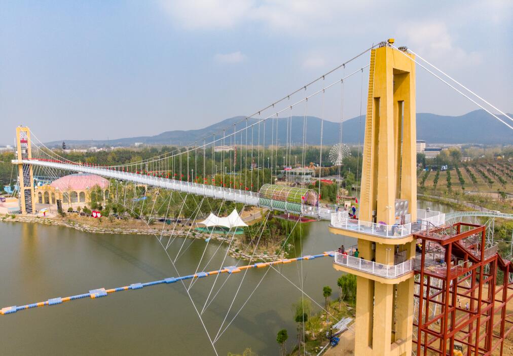 雨發生態旅遊區玻璃鵲橋,焰火嘉年華迎國慶