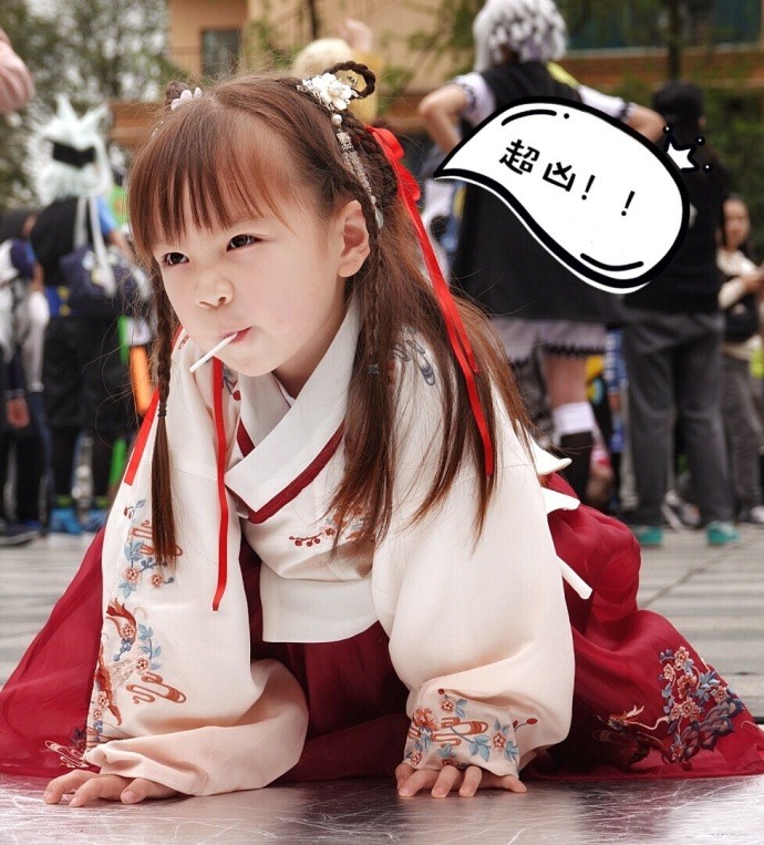 抖音惊现"汉服小萝莉",一夜之间圈粉千万,网友:又骗我生女儿