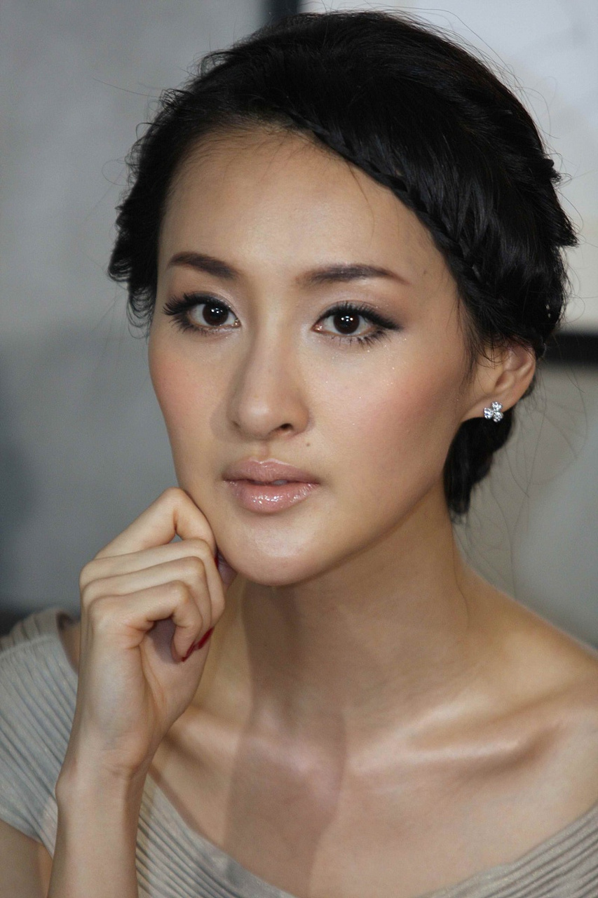 女演员,曲珊珊,女主外男主内,自从丈夫黄海波被封杀之后,自己一个人