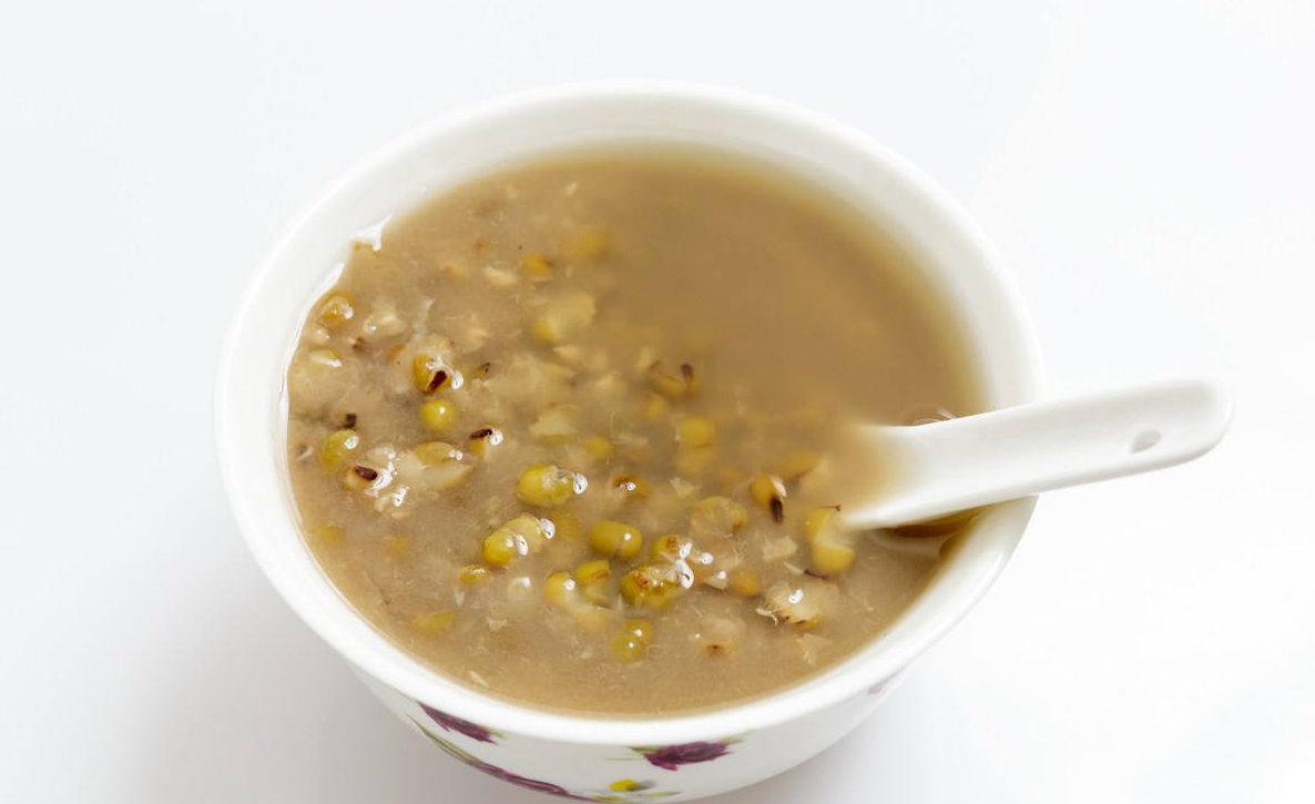 怎样才能煮出"开花"的绿豆粥?多加一个步骤,绿豆粥香浓好喝
