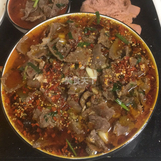 麻辣鮮香的水煮牛肉,餐桌 上常備的下飯菜,家常做法簡單省事