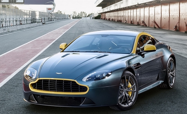 这辆车标b带双翅膀,车牌4个2,朋友却说这是辆奇瑞车