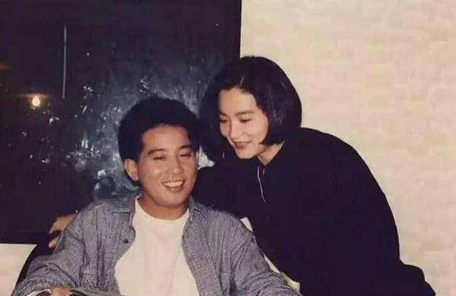 他绰号为"飞将军",战败后总能全身而退,儿子是一位当红明星