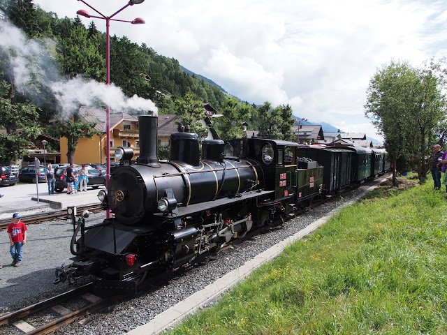 欧洲最美的瀑布克里姆尔瀑布复古火车游