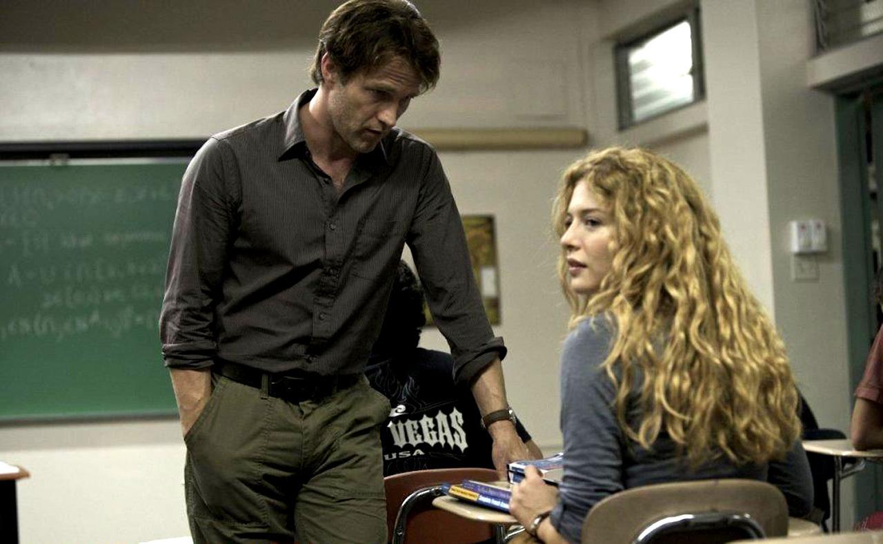 《时间尽头的房屋》:一个四口之家搬进一座政府廉价处理的老房子里