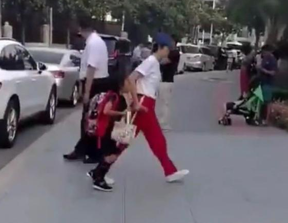 孙俪打扮低调送儿子上学,路透照曝光等等的学校,YCIS太高大上! 孙俪打扮低调送儿子上学,路透照曝光等等的学校,YCIS太高大上!