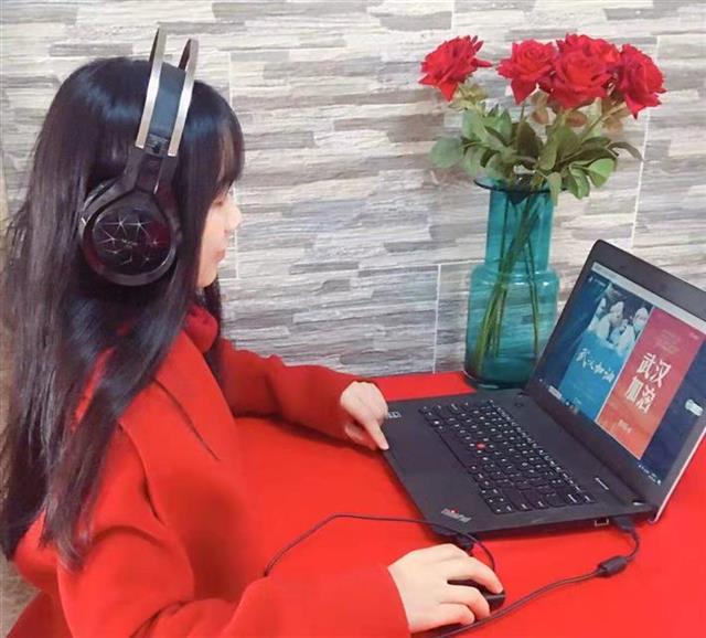 新学期电子课本刷屏朋友圈,武汉一小学试播"空中课堂"