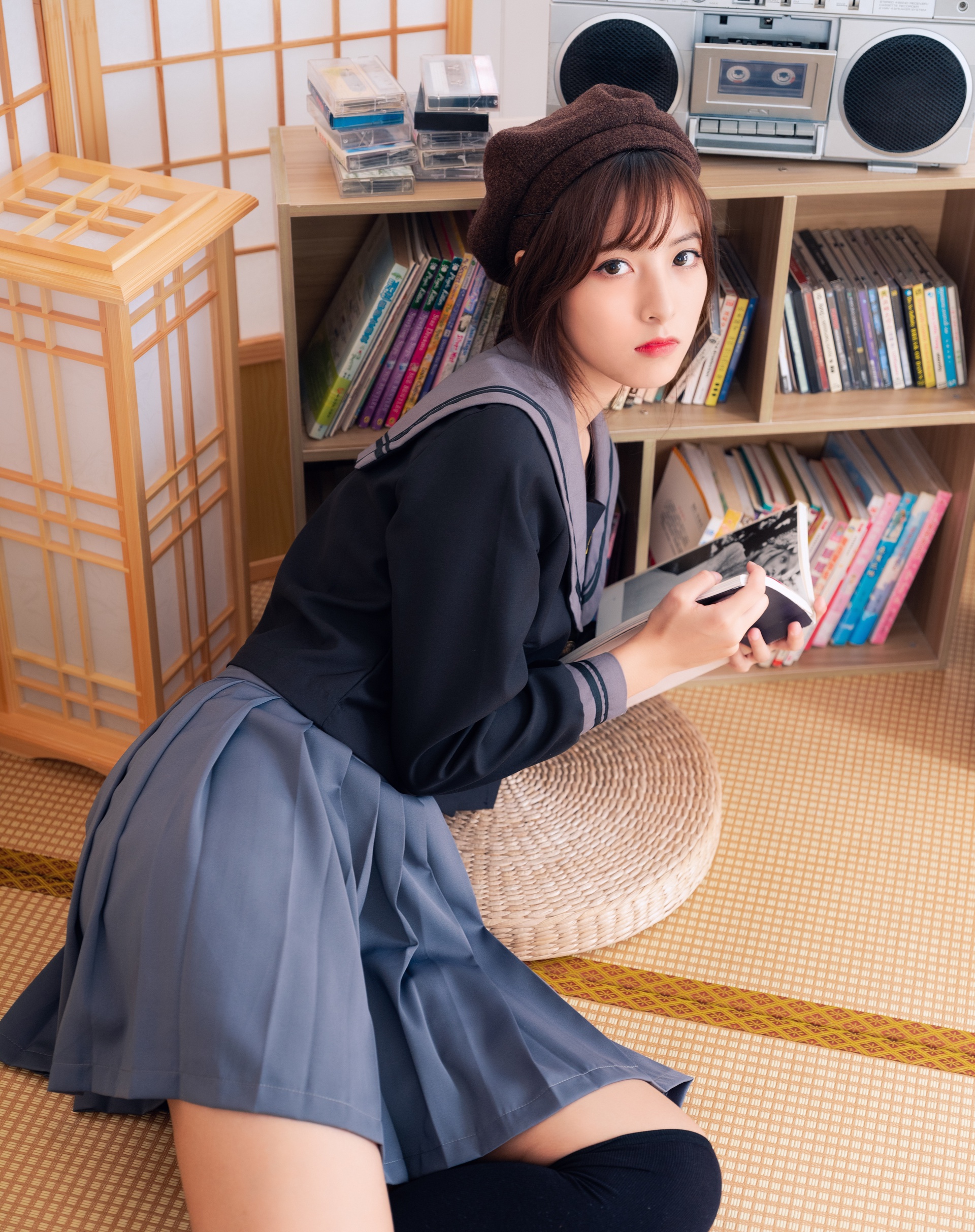 黑丝校服小姐姐 微笑的时候超可爱,不笑的时候是冷美人