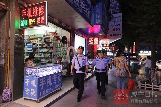 崇阳县公安局开展夜间巡逻行动 强化治安管控