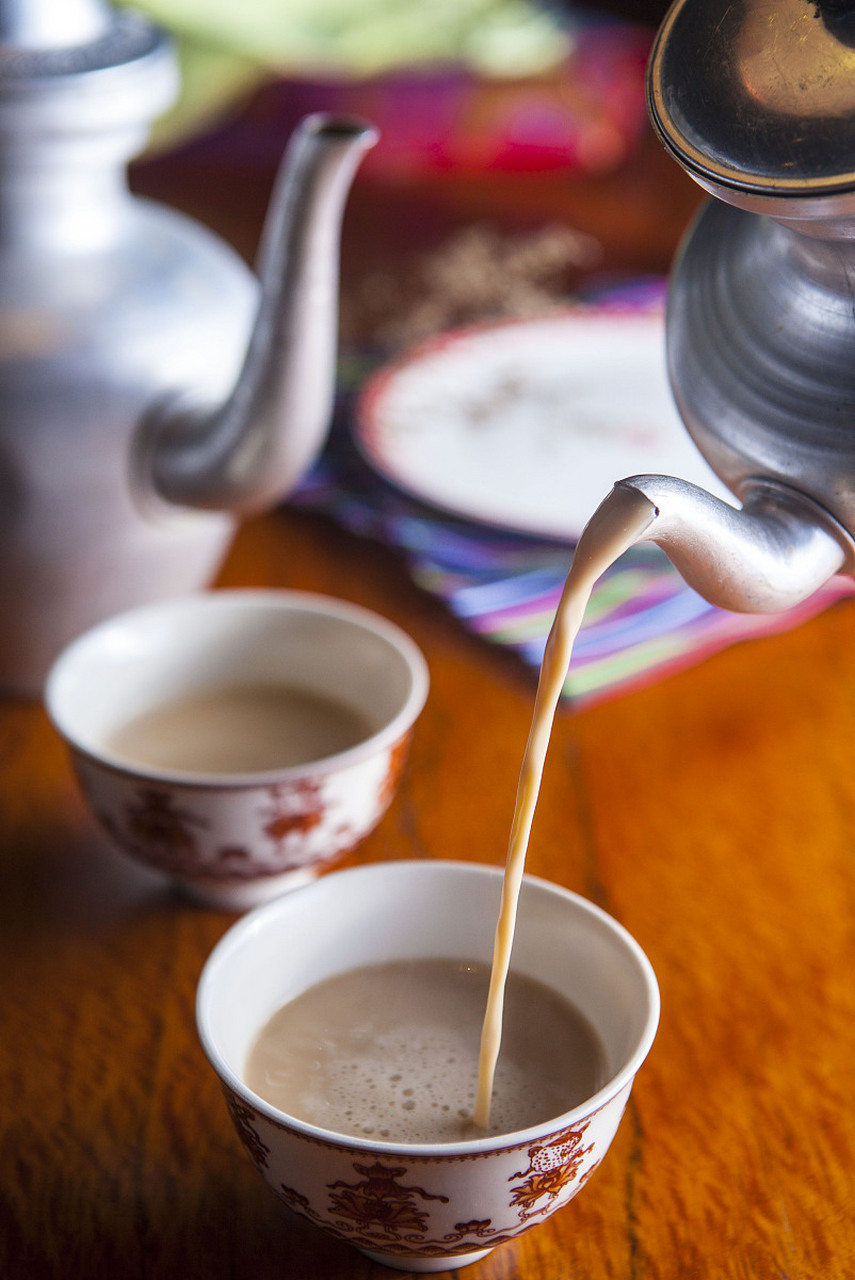 香格里拉酥油茶是云南美食文化的一大亮点,游客必尝