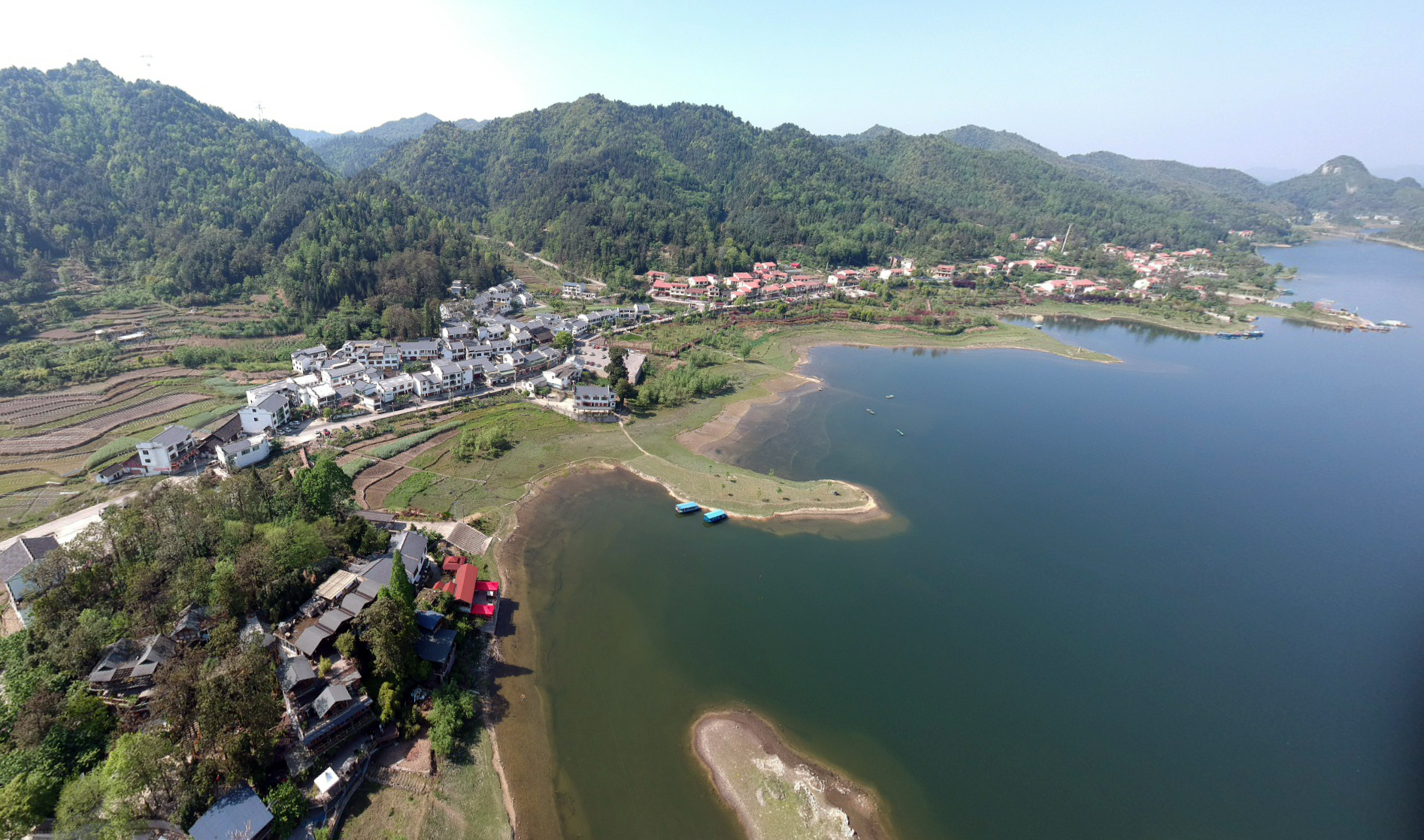 观山湖区三屯村:青山秀水春光美