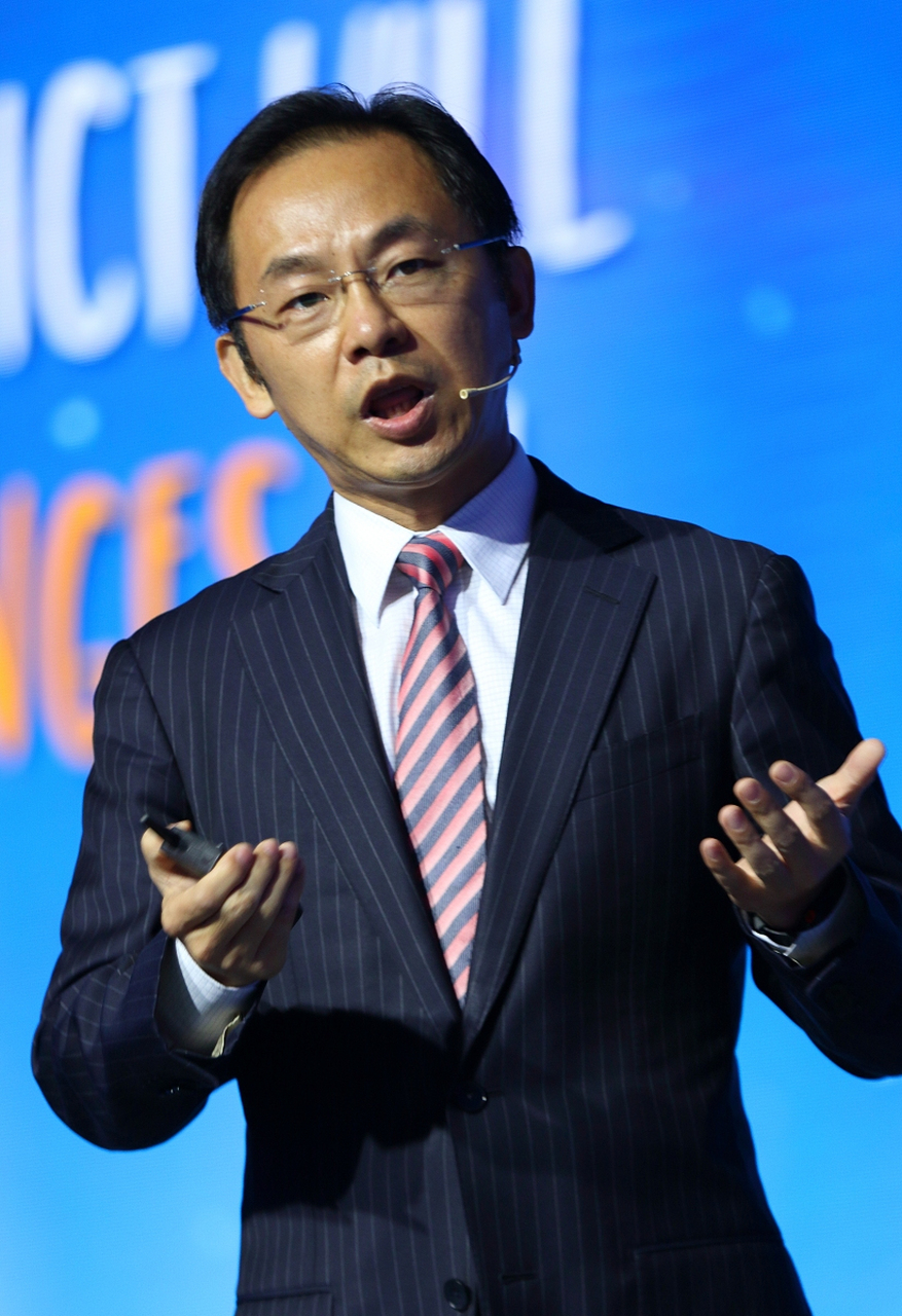 99大学生偶遇周鸿祎当场投简历99  你是否曾在街头偶遇过名人?