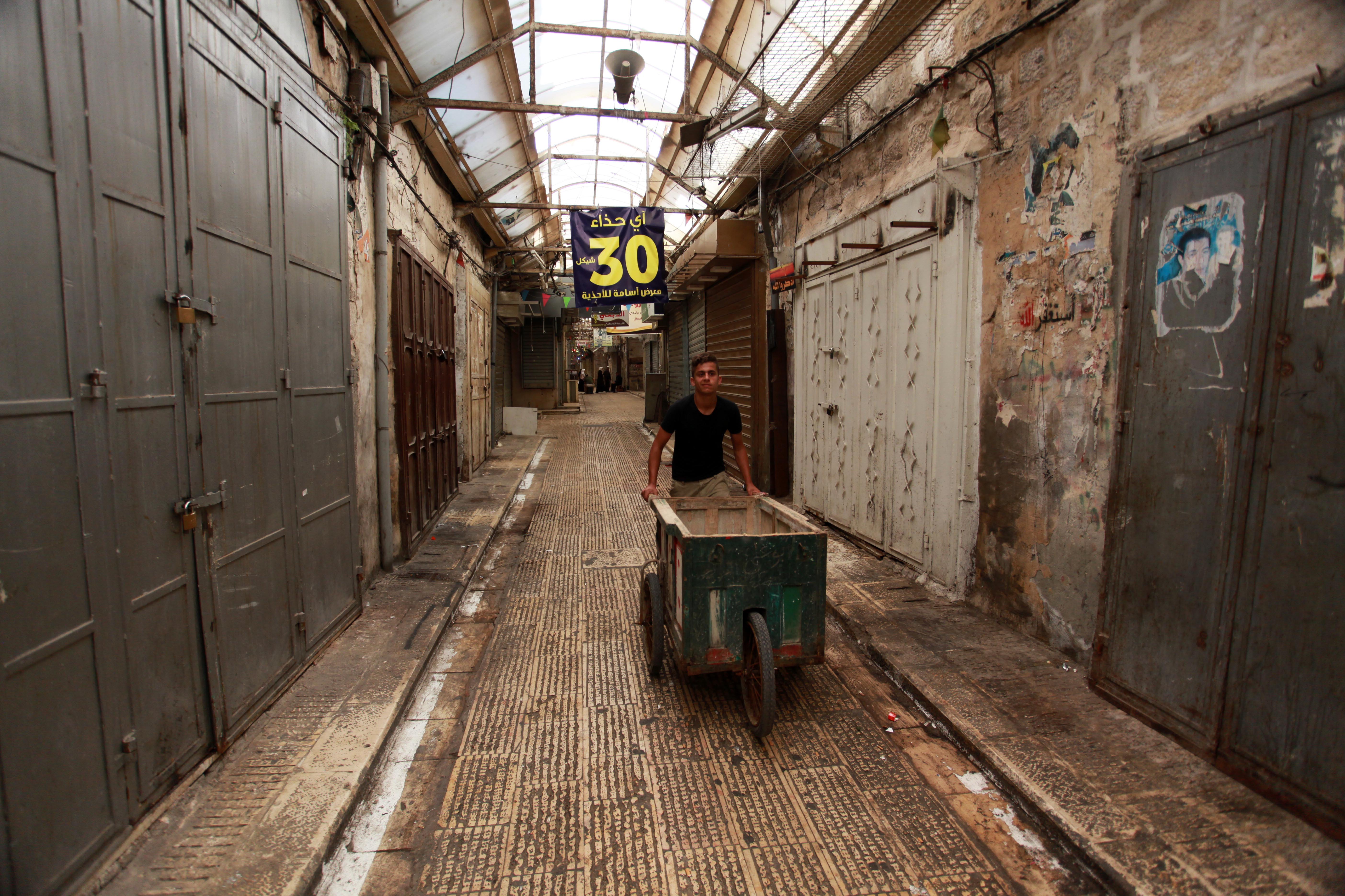 巴勒斯坦举行全国哀悼和罢工悼念巴以冲突死难者(6)