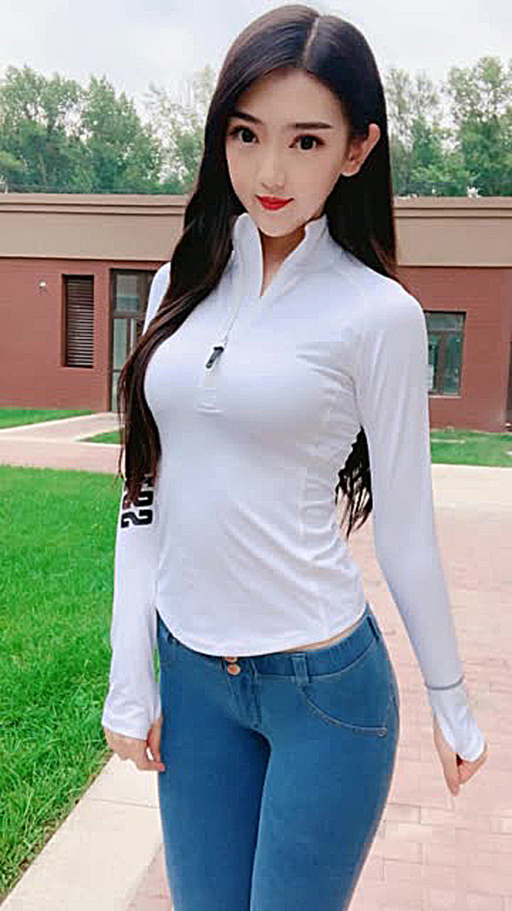 白鸡凤翔县的美女,身材曼妙,展现出迷人气质