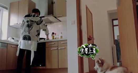 张若昀晒出自己家的豪宅,仍然住在农村小木屋,生活过得太平凡了