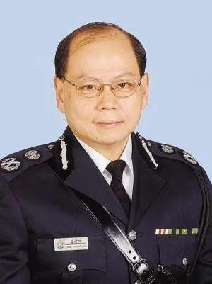 暴徒持刀袭警,香港警务处前处长曾伟雄:令人发指,必将凶徒绳之以法