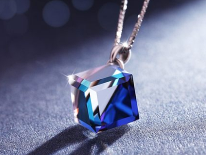 选择这款项链,冰公主,叶罗丽仙子,居住在冰晶宫,不问世事,非常漂亮的