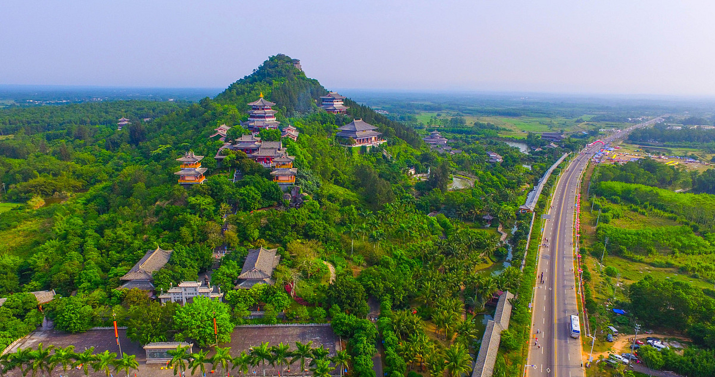 海南定安县有八大著名景点,包括南丽湖,热带野生动植物园,文笔峰,定安