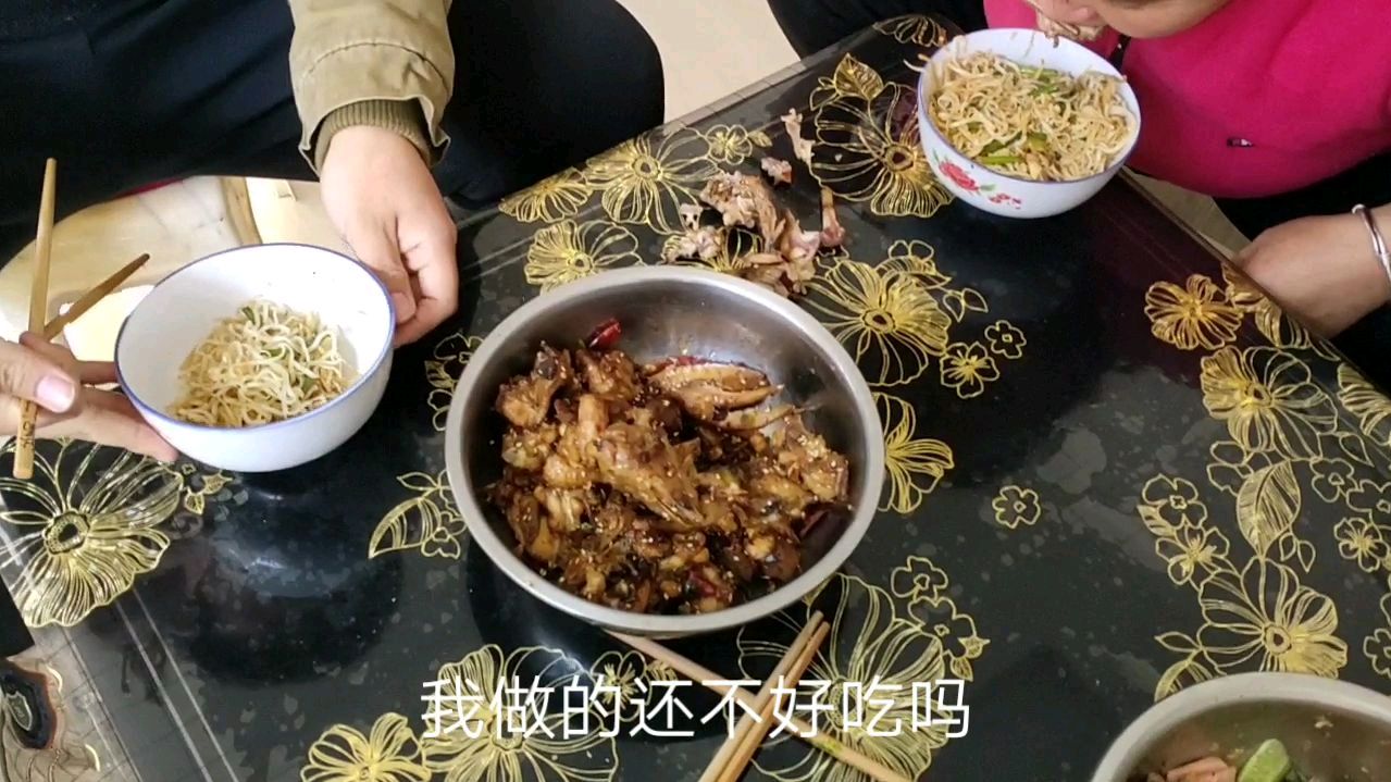 第一次学习做干锅鸡,还挺成功的,老爸却这样说,我都不好意思了